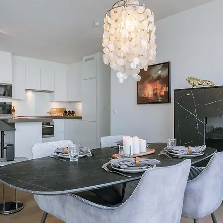 Modern With Views & 2 Bedrooms * 안트베르펜