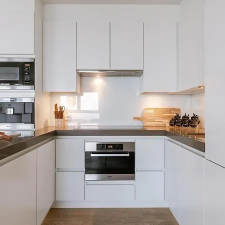 Modern With Views & 2 Bedrooms 아파트