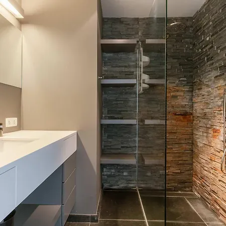 Modern With Views & 2 Bedrooms