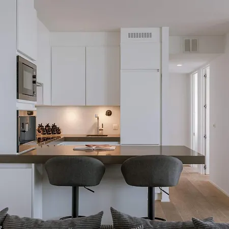 Modern With Views & 2 Bedrooms 아파트 *