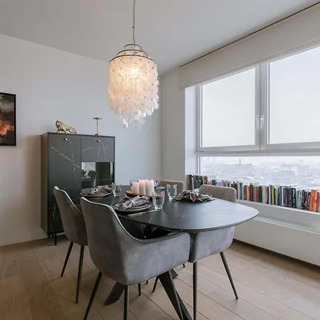 Modern With Views & 2 Bedrooms אנטוורפן