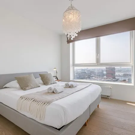 Modern With Views & 2 Bedrooms אנטוורפן